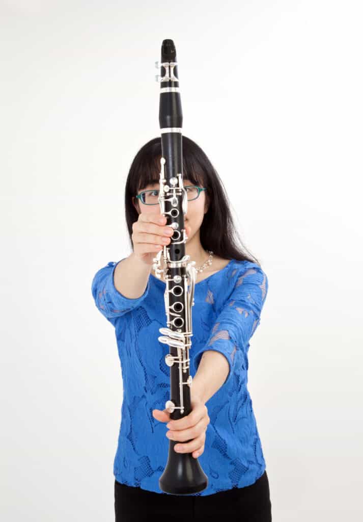 Picture of Anna Hashimoto holding a clarinet in front of her